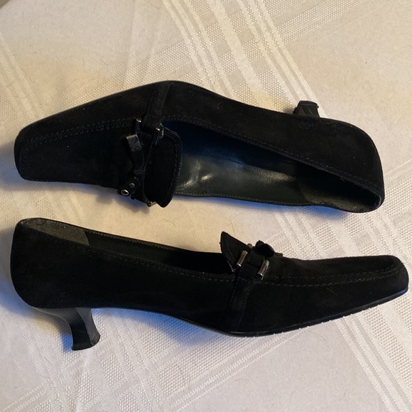 Stuart Weitzman black suede kitten heels - Picture 4 of 5